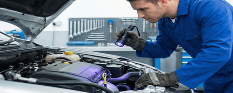 Fuite liquide de refroidissement : symptômes, causes et solutions pour protéger votre moteur