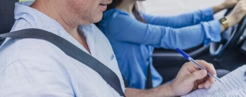 Quelle différence entre conduite accompagnée et supervisée ?