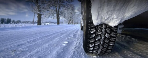 Pneu neige, chaines, chaussettes … Que choisir pour rouler sous la neige ?