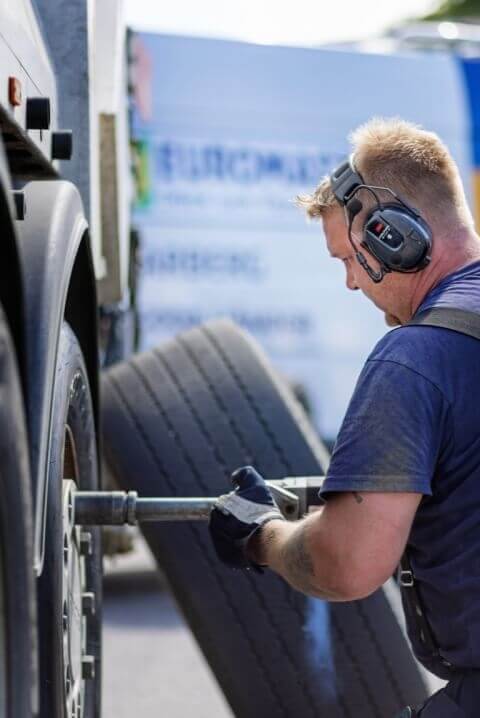 Officina mobile camion: interventi sul sito della flotta