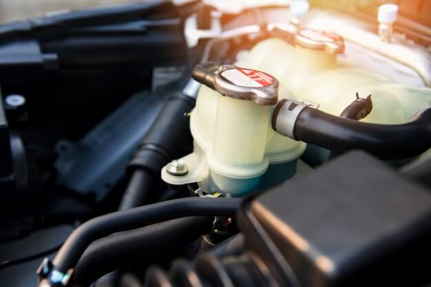 Líquido refrigerante del coche: Para qué sirve y cuál usar