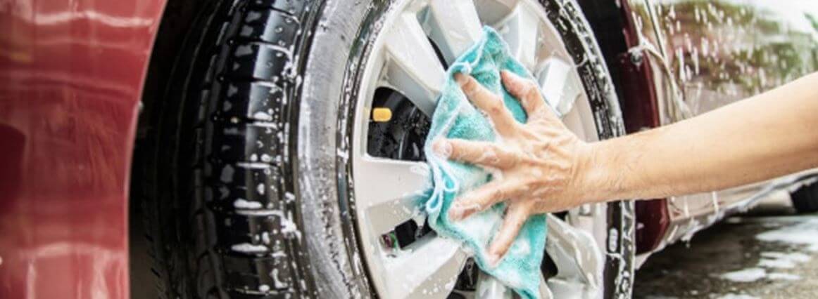 4 Consejos para limpiar las llantas de tu coche para dejarlas como
