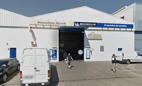 Compra el centro comercial Incierto Taller en Alcala de Guadaira: Neumáticos y mecánica rápida | Euromaster