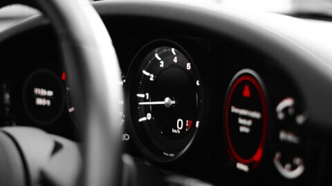 Spie auto: simboli, colori e significati