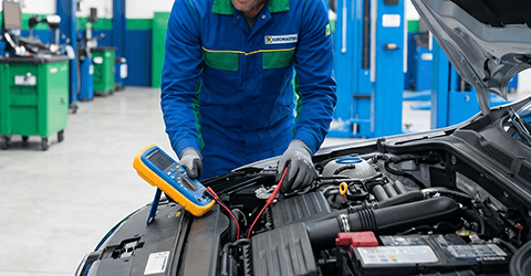Quanto tempo ci vuole per caricare la batteria di un'auto?