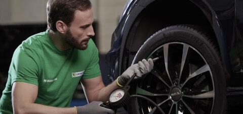 Pressione gomme auto: qual è quella corretta?