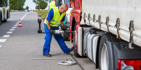 Scoppio pneumatico camion: cosa fare?