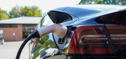 Come ricaricare la tua auto elettrica a casa
